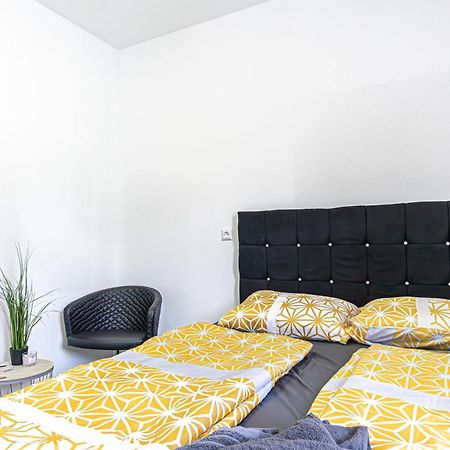 Near Schoenbrunn - Economy Rooms In Shared Apartment At Meidling Train Station Wenen Buitenkant foto