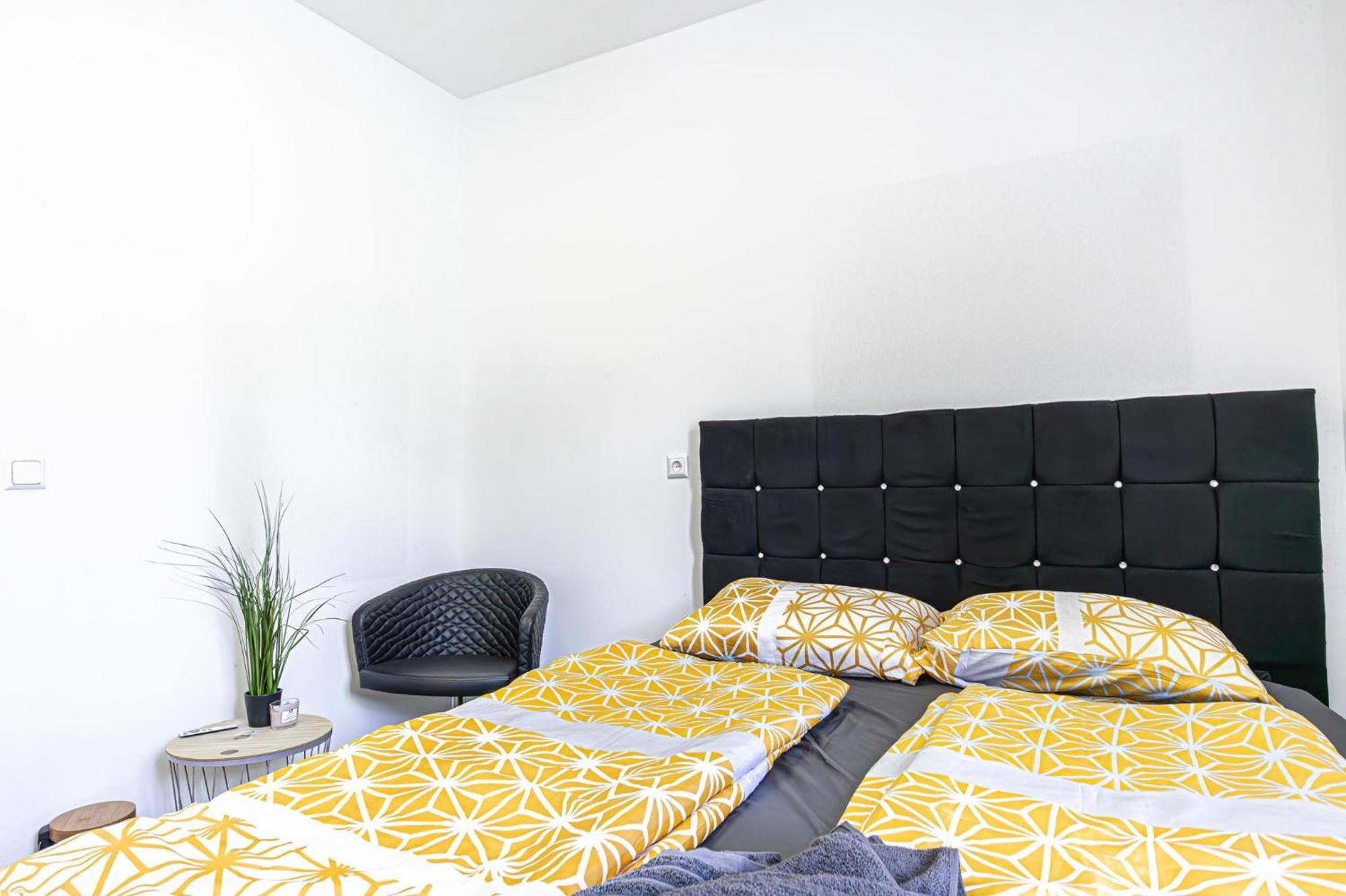 Near Schoenbrunn - Economy Rooms In Shared Apartment At Meidling Train Station Wenen Buitenkant foto