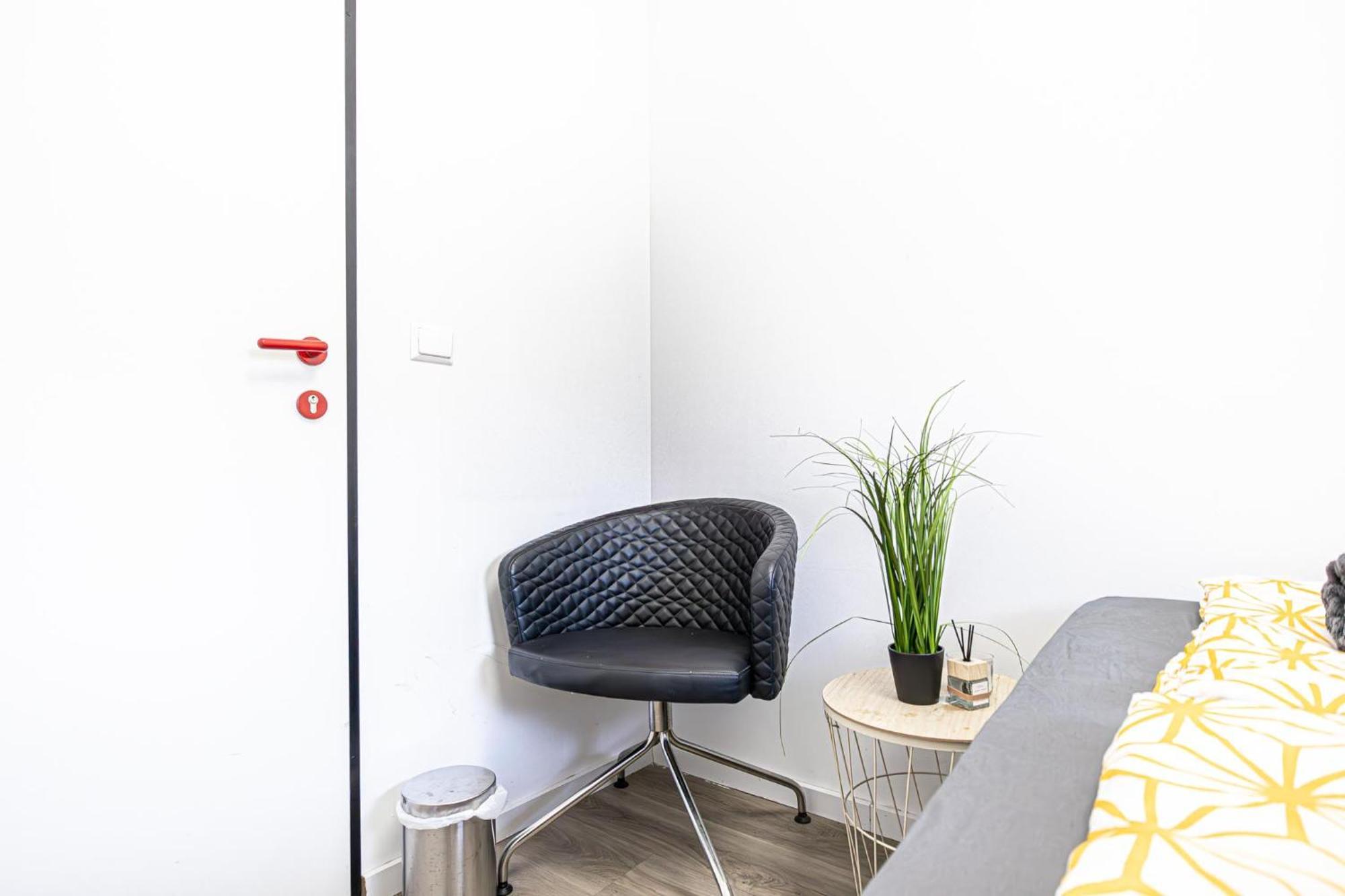 Near Schoenbrunn - Economy Rooms In Shared Apartment At Meidling Train Station Wenen Buitenkant foto