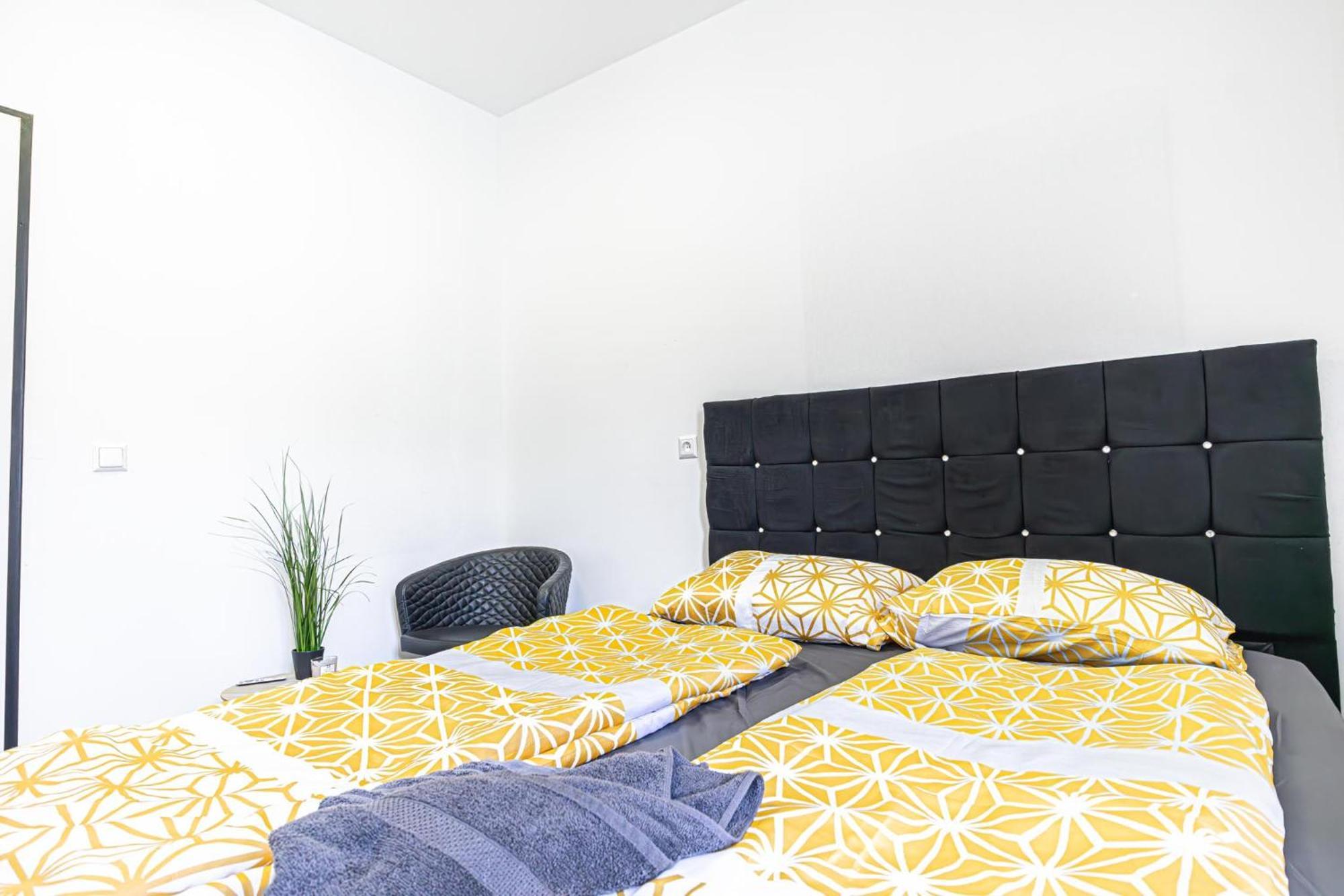 Near Schoenbrunn - Economy Rooms In Shared Apartment At Meidling Train Station Wenen Buitenkant foto