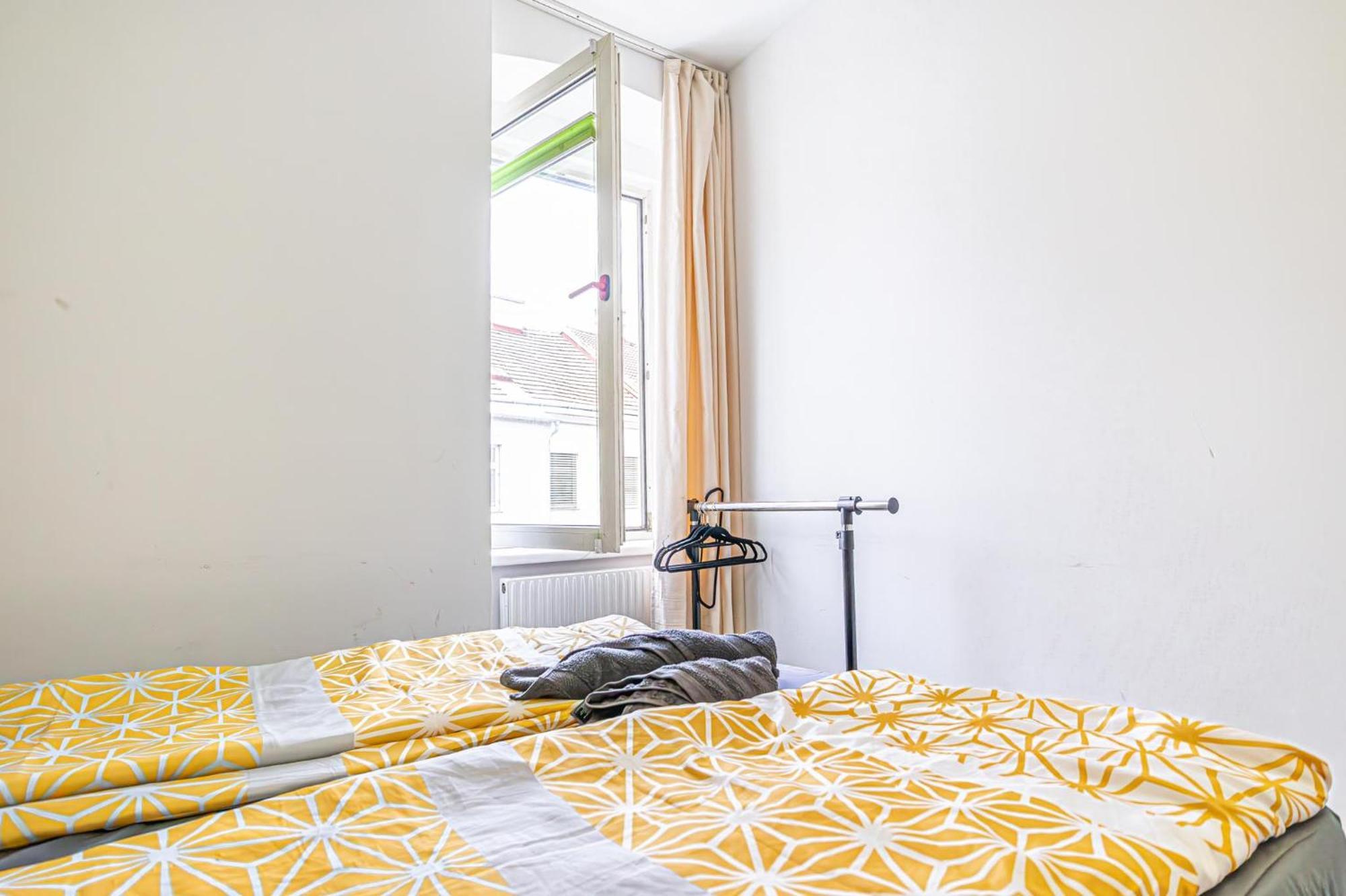 Near Schoenbrunn - Economy Rooms In Shared Apartment At Meidling Train Station Wenen Buitenkant foto