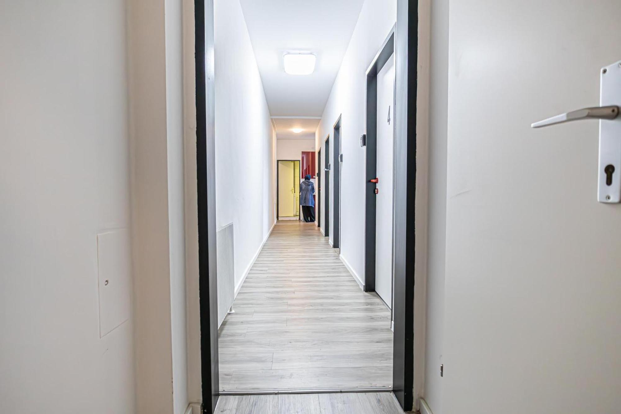 Near Schoenbrunn - Economy Rooms In Shared Apartment At Meidling Train Station Wenen Buitenkant foto