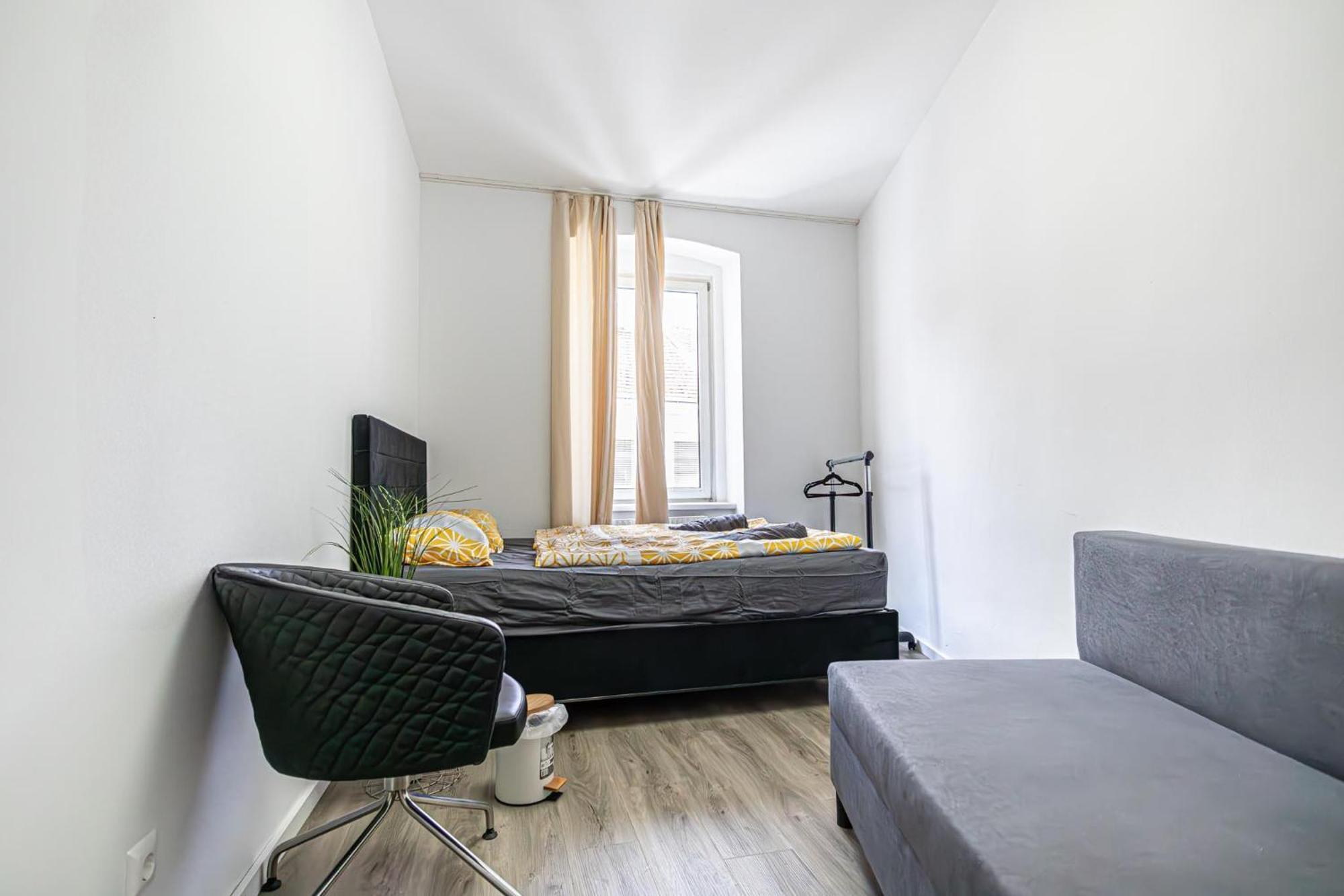 Near Schoenbrunn - Economy Rooms In Shared Apartment At Meidling Train Station Wenen Buitenkant foto