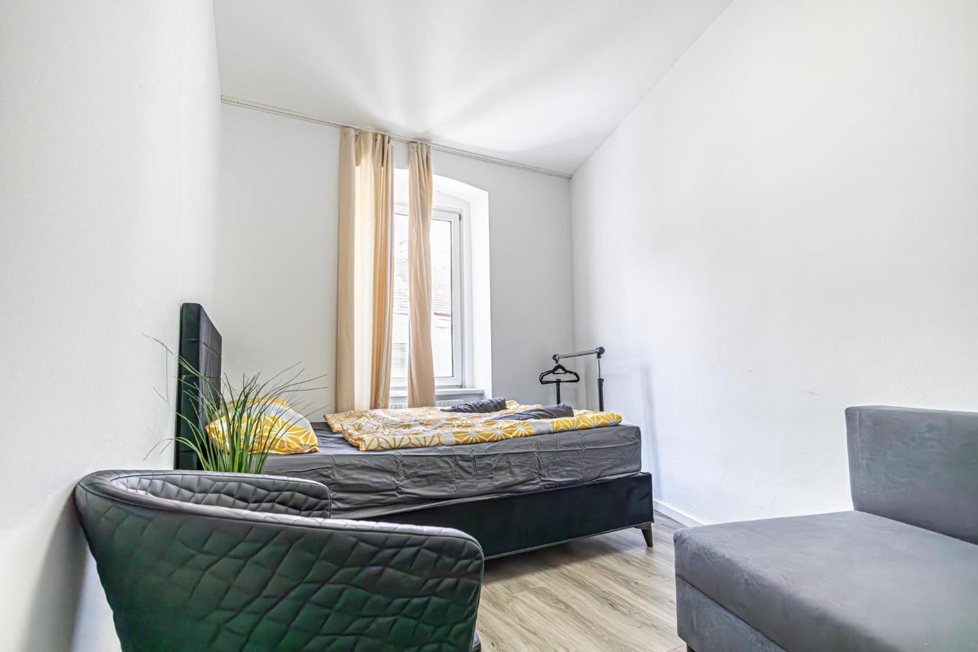 Near Schoenbrunn - Economy Rooms In Shared Apartment At Meidling Train Station Wenen Buitenkant foto