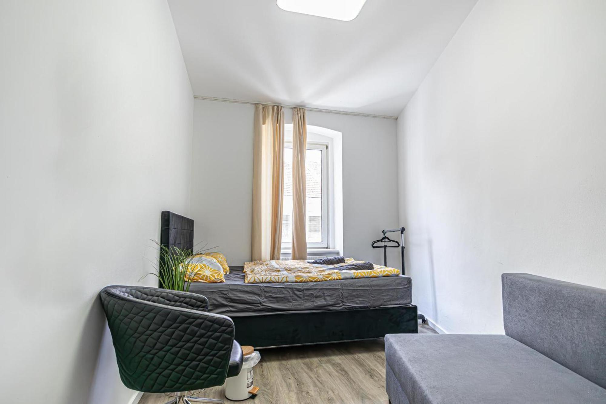Near Schoenbrunn - Economy Rooms In Shared Apartment At Meidling Train Station Wenen Buitenkant foto