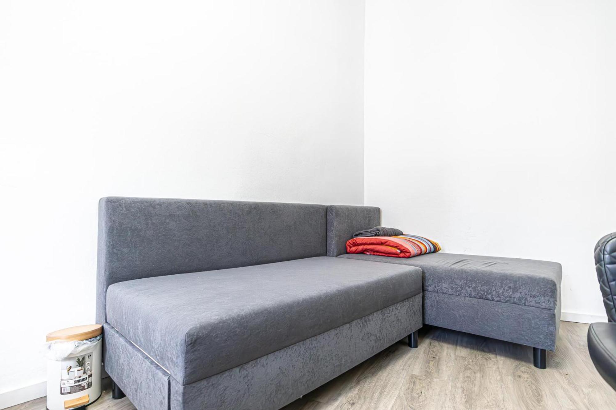 Near Schoenbrunn - Economy Rooms In Shared Apartment At Meidling Train Station Wenen Buitenkant foto