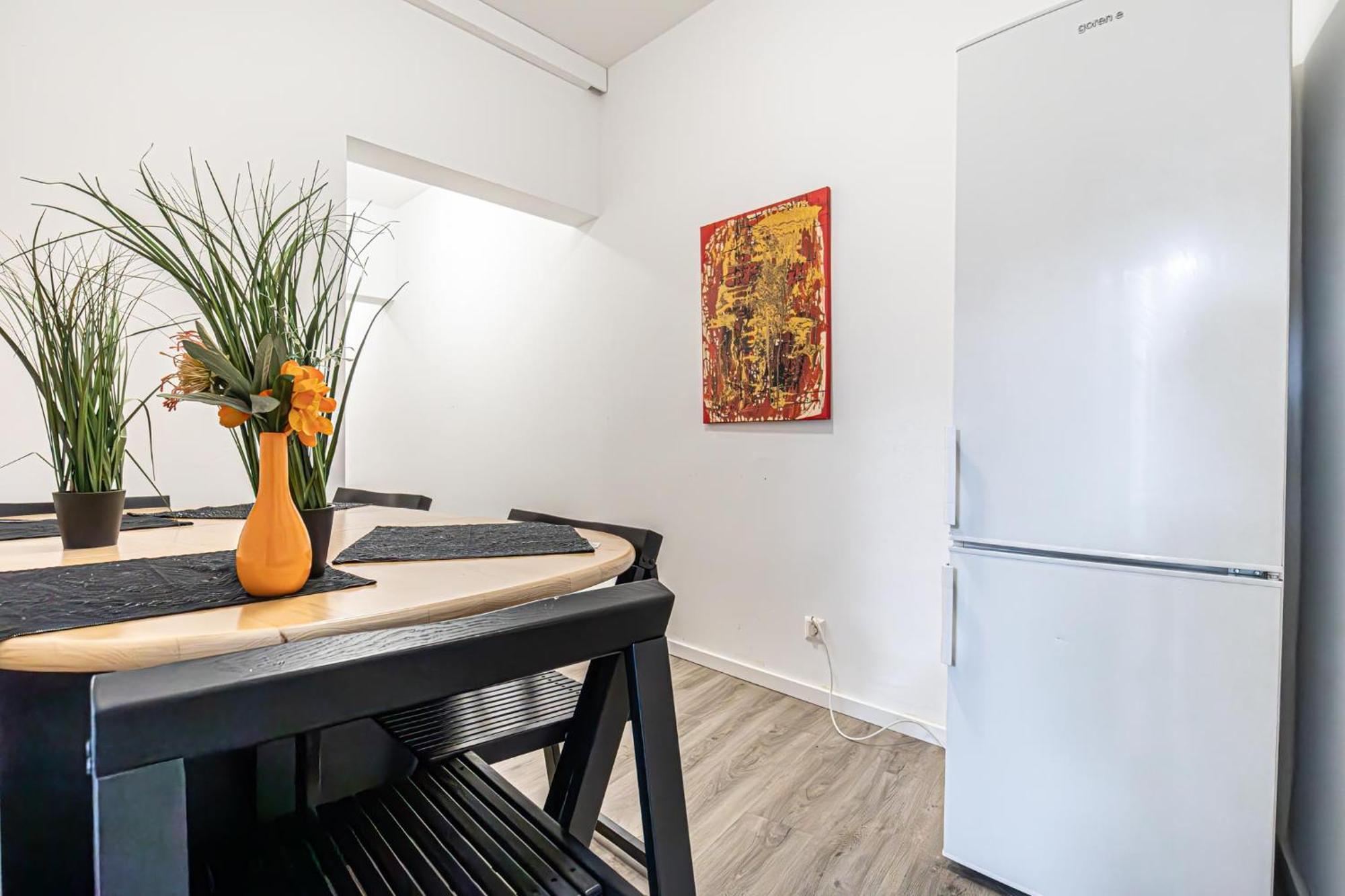 Near Schoenbrunn - Economy Rooms In Shared Apartment At Meidling Train Station Wenen Buitenkant foto