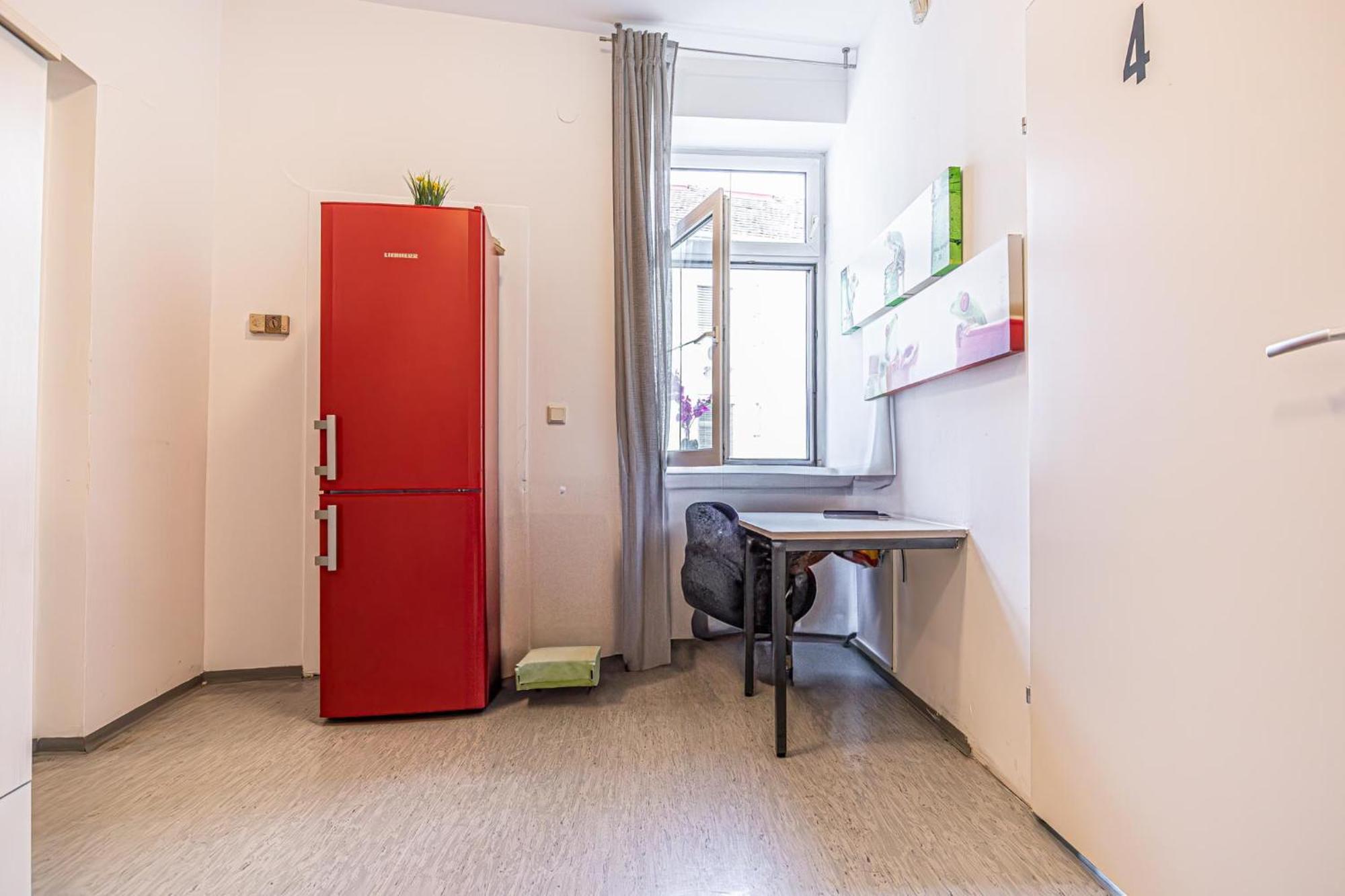 Near Schoenbrunn - Economy Rooms In Shared Apartment At Meidling Train Station Wenen Buitenkant foto