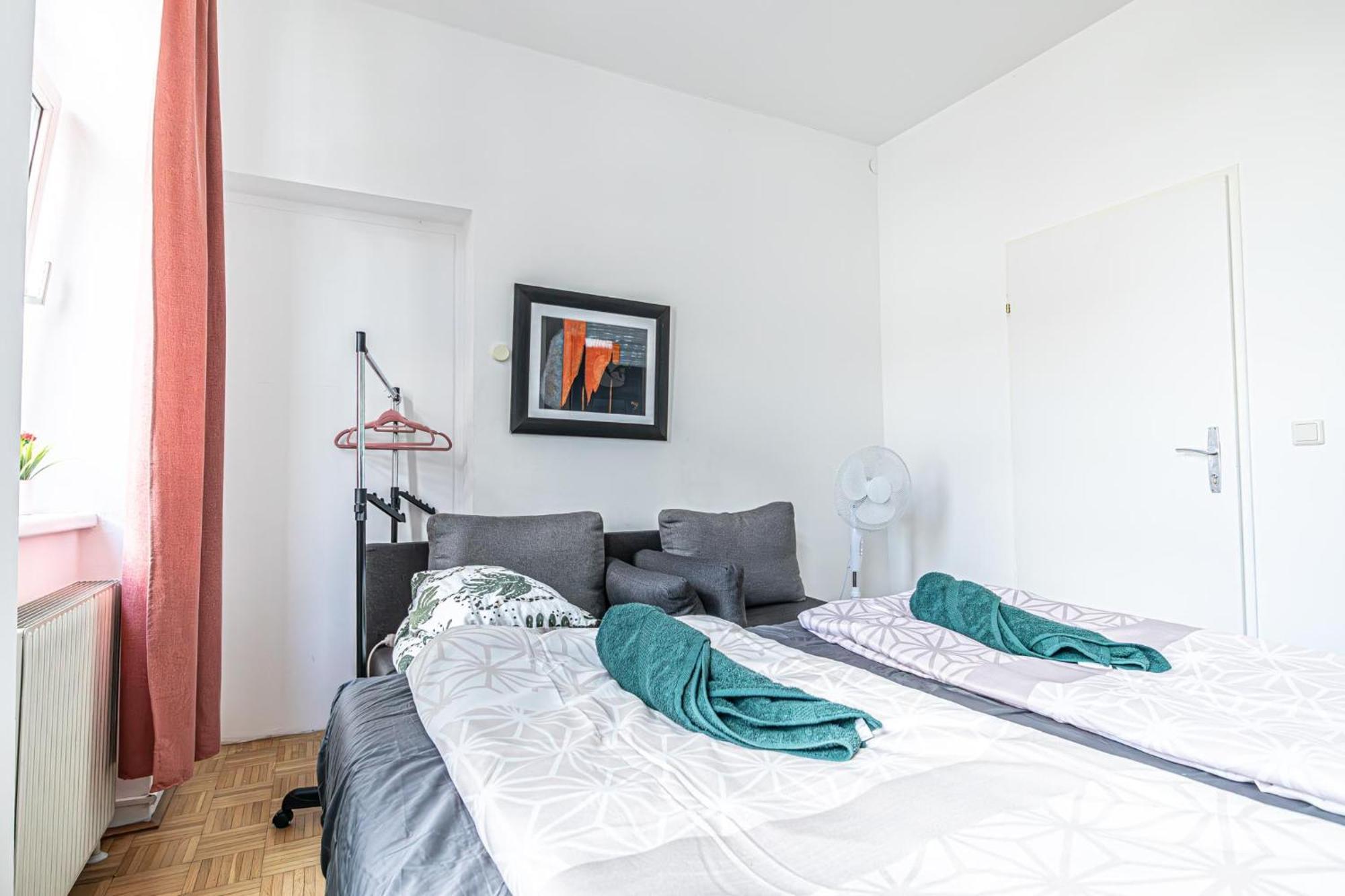 Near Schoenbrunn - Economy Rooms In Shared Apartment At Meidling Train Station Wenen Buitenkant foto