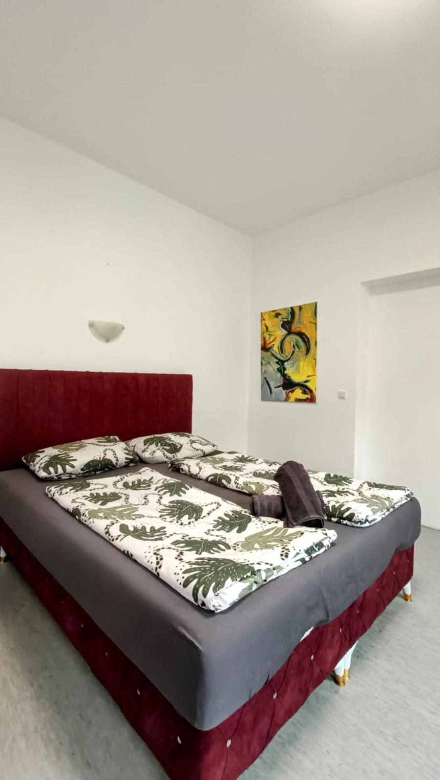 Near Schoenbrunn - Economy Rooms In Shared Apartment At Meidling Train Station Wenen Buitenkant foto