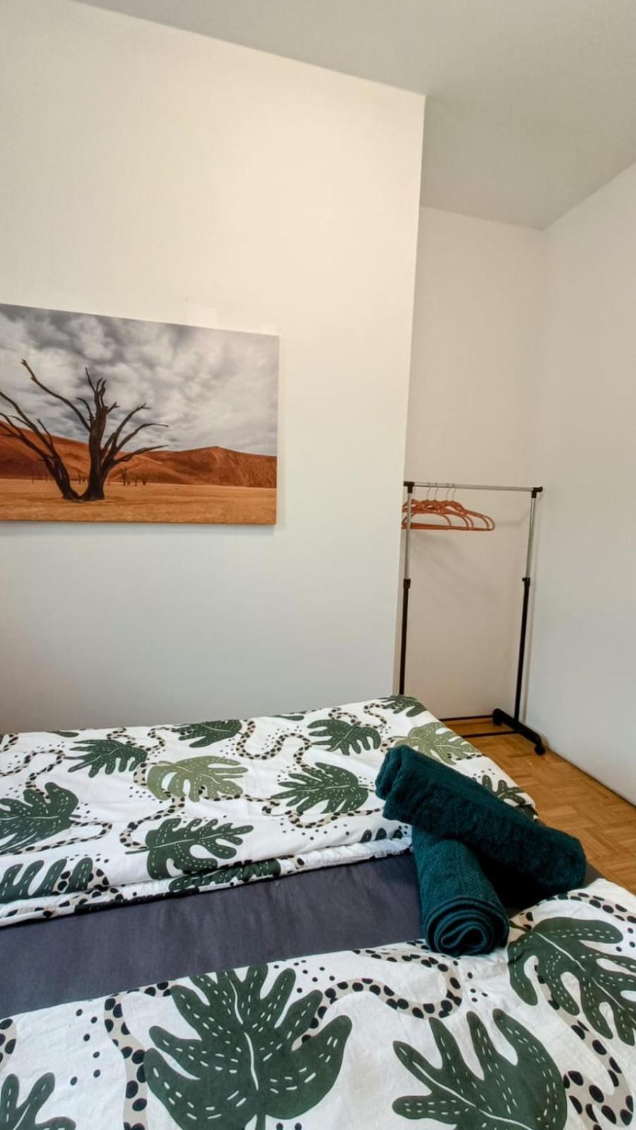 Near Schoenbrunn - Economy Rooms In Shared Apartment At Meidling Train Station Wenen Buitenkant foto