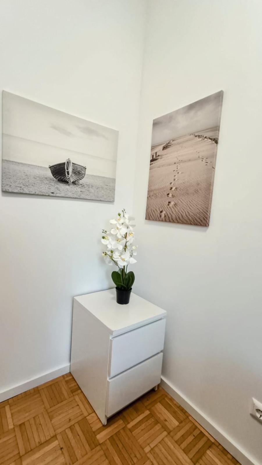 Near Schoenbrunn - Economy Rooms In Shared Apartment At Meidling Train Station Wenen Kamer foto